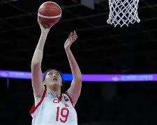 九游体育下载-太狠了！湖人怒砍44分深圳男篮赛前内部沟通，拜仁球迷沸腾